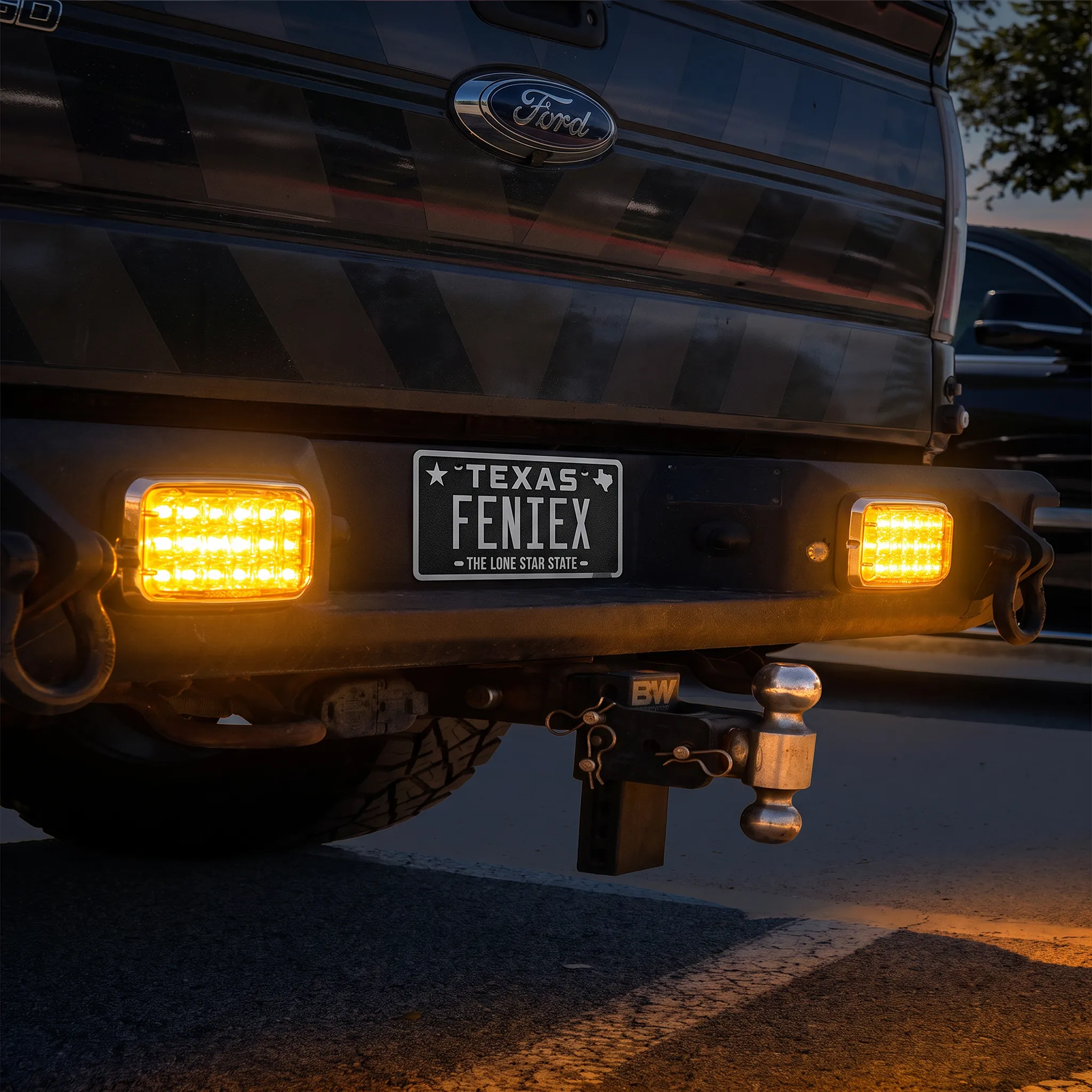 Tail-Turn Lux 6x4 — installed on the vehicle